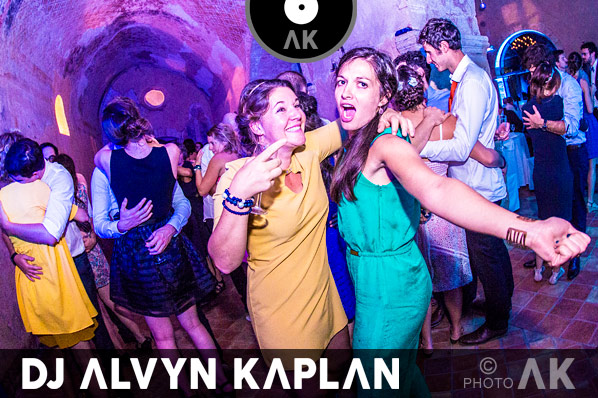 Musique animation mariage Saint-Bacchi danseuses amies copines témouines mariée