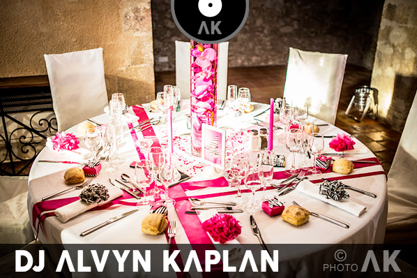 Déco mariage orchidée vase chemin de table rose blanc ivoire repas de noces Saint-Bacchi