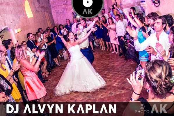 Ouverture du bal première danse couple mariée chapelle Saint-Bacchi