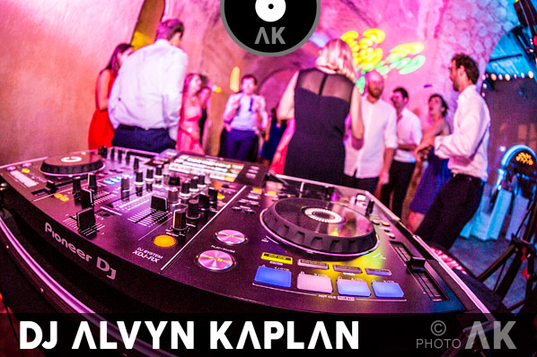 Régie DJ animateur mariage ambiance soriée à thème anniversaire filles evjf evjg